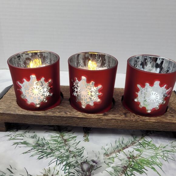 NWT Hallmark Faux Wood Tray with 3 Red Glass Snowflake Tealight Holders - Picture 1 of 11